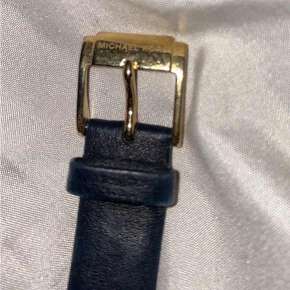 MK genuine leather watch🖤 - Picture 6 of 9